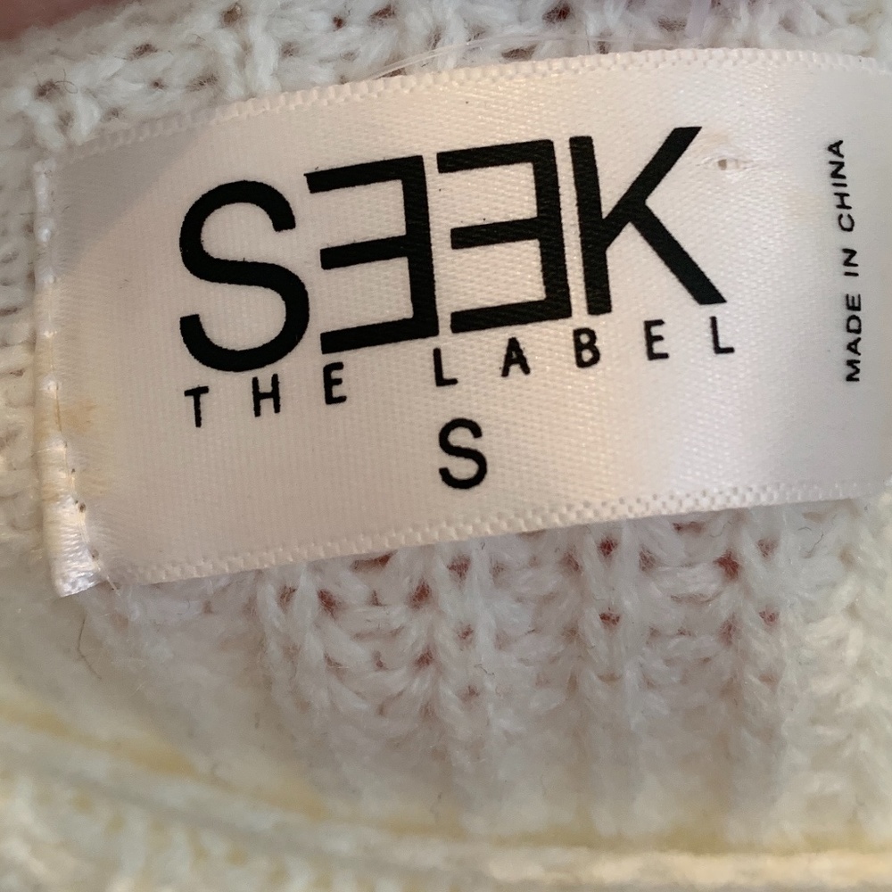 LF White Knit Sweater - Picture 2 of 2